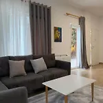 Apartamento Private Garden Tirana