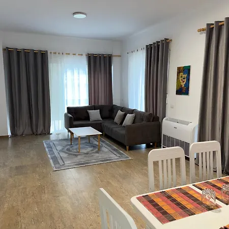 Private Garden * 地拉那