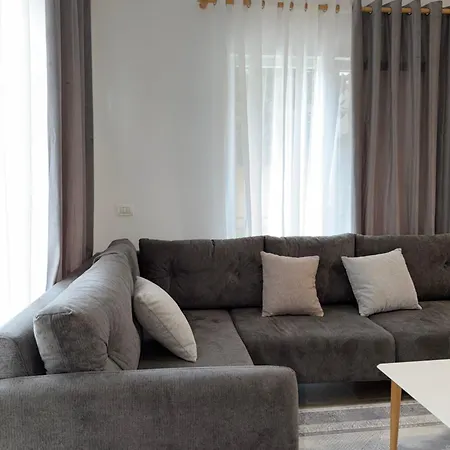 Private Garden Apartment