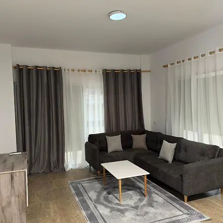 Private Garden * 地拉那