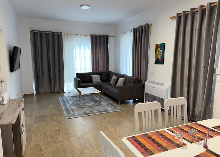 Private Garden * 地拉那