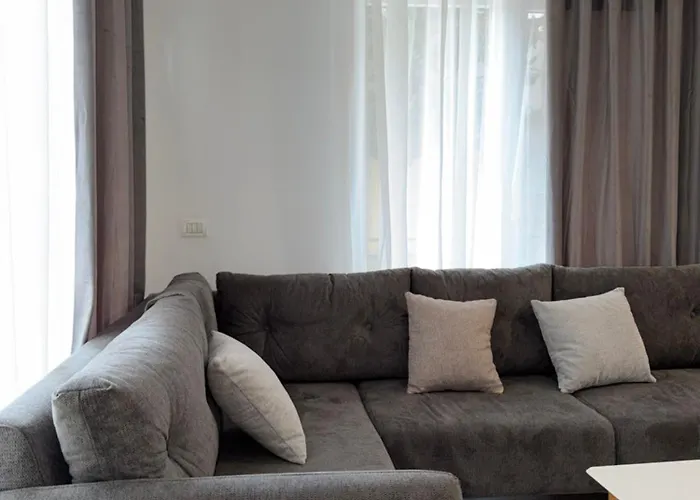 Private Garden Apartment