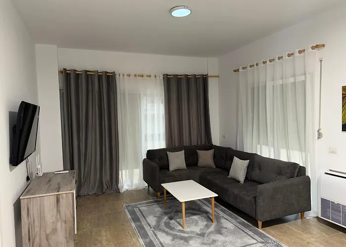 Private Garden * 地拉那