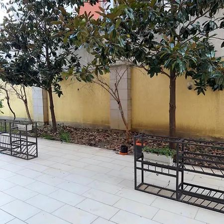 Private Garden 아파트